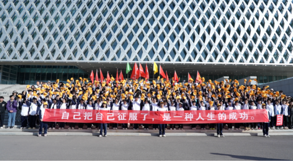 15公里青春远征！兰州新区贺阳学校开展“重走长征路”远足活动