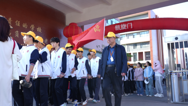 15公里青春远征！兰州新区贺阳学校开展“重走长征路”远足活动