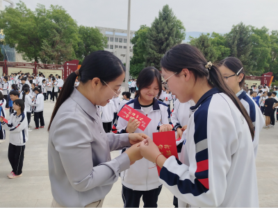 执梦启航！兰州市各学校开展为高考考生送温暖祝福活动
