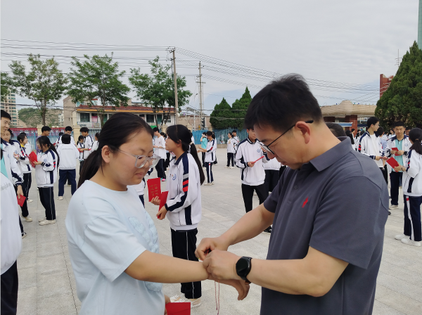 执梦启航！兰州市各学校开展为高考考生送温暖祝福活动