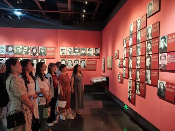 市教育局系统各级党组织广泛开展庆“七一”系列活动