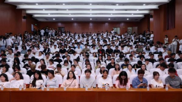 甘肃远大继续教育专修学院2025级统招专升本新生开学典礼盛大举行