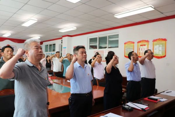 市教育局系统各级党组织广泛开展庆“七一”系列活动
