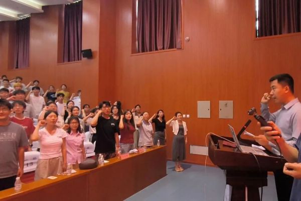 甘肃远大继续教育专修学院2025级统招专升本新生开学典礼盛大举行