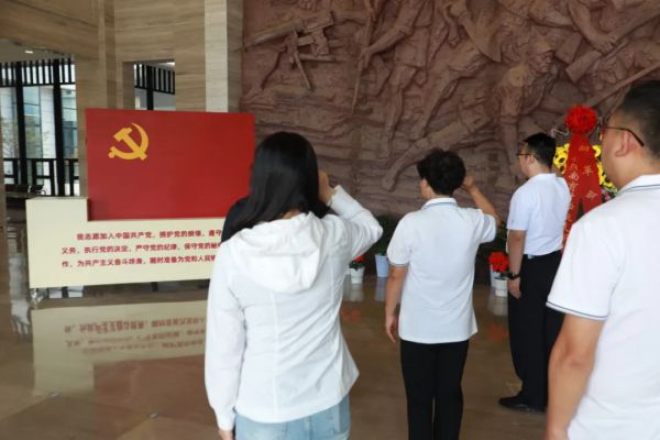 追寻红色记忆 传承革命精神 || 陇南育才学校组织党员教师开展“迎七一”主题党日活动