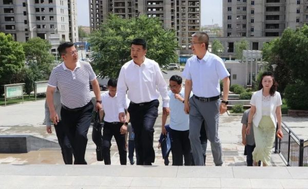 兰州新区管委会副主任罗耀宗一行莅临甘肃弘毅绿地实验学校调研办学和招生工作