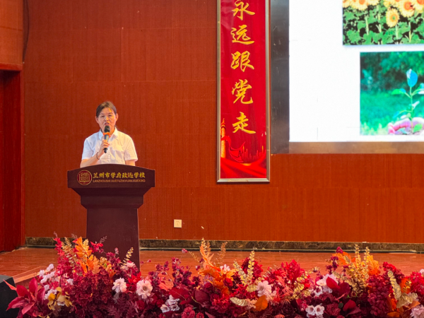 雏鹰新啼，共育未来 —— 兰州市学府致远学校高一新生家长会圆满举行