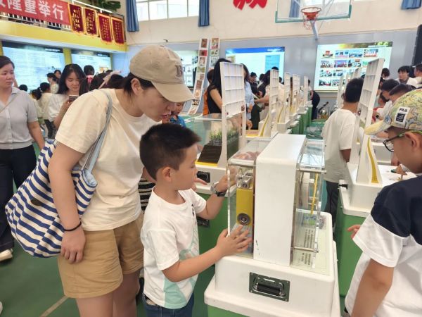 探索科技奥秘，点燃创新梦想——兰州新亚中学小学部校园科技节