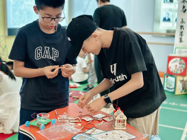 探索科技奥秘，点燃创新梦想——兰州新亚中学小学部校园科技节