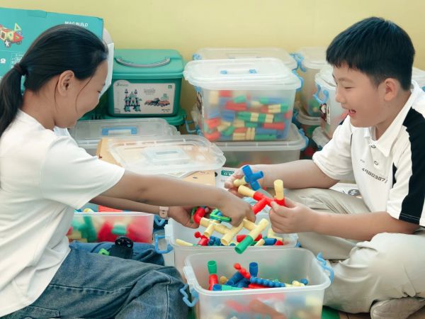探索科技奥秘，点燃创新梦想——兰州新亚中学小学部校园科技节