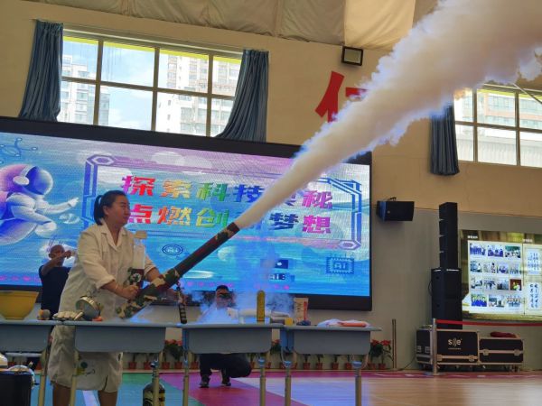 探索科技奥秘，点燃创新梦想——兰州新亚中学小学部校园科技节