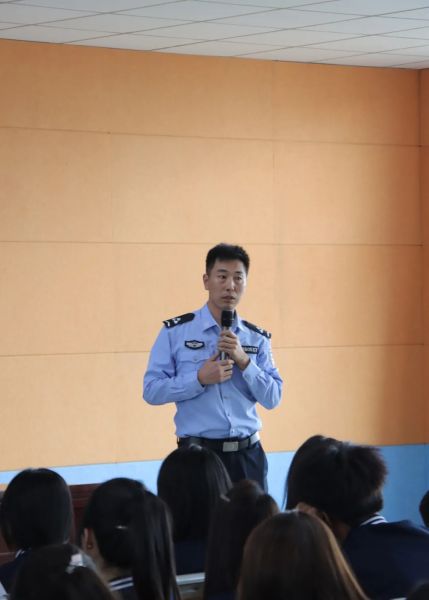 知法懂法守初心，学法用法护成长| 甘肃东方工业中等专业学校开展2025级新生秋季法制教育专题讲座