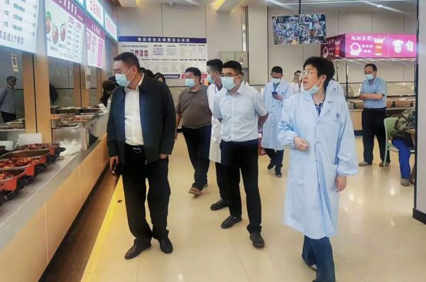 甘肃财贸职业学院校领导开展陪餐检查 守护学生“舌尖上的安全”