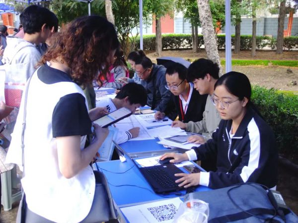 甘肃财贸职业学院兰州校区2025级中职新生报到工作顺利完成