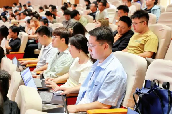 变革中的“教”与“学”,兰州信息科技学院开启智慧教学新篇章