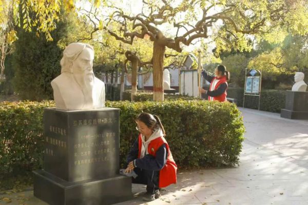秋风扫落叶 青春正当时——白银市平川中恒学校志愿者活动纪实