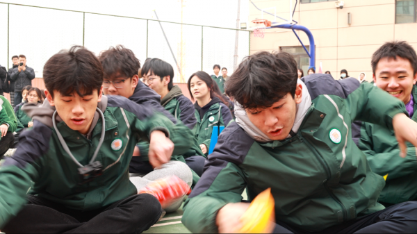 解锁备考减压“新姿势”——兰州市学府致远学校高三级部“迎战高考·心理动力赋能——零食大作战”活动纪实