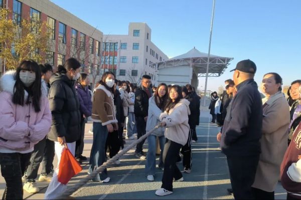 燃爆校园!甘肃东方工业中等专业学校拔河争霸赛来袭