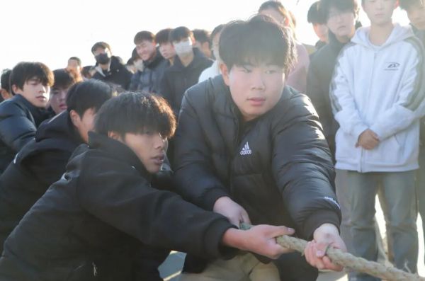 燃爆校园!甘肃东方工业中等专业学校拔河争霸赛来袭