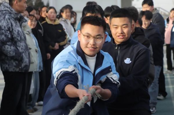 燃爆校园!甘肃东方工业中等专业学校拔河争霸赛来袭