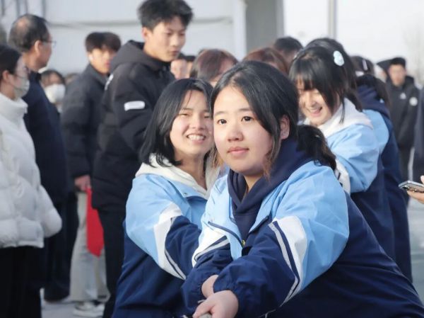 燃爆校园!甘肃东方工业中等专业学校拔河争霸赛来袭