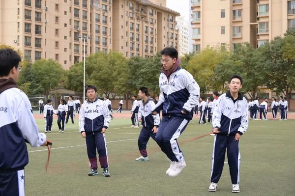 “搏”高致远 “考”出信心 | 兰州东方中学开展高三年级心理团建活动