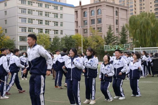 “搏”高致远 “考”出信心 | 兰州东方中学开展高三年级心理团建活动