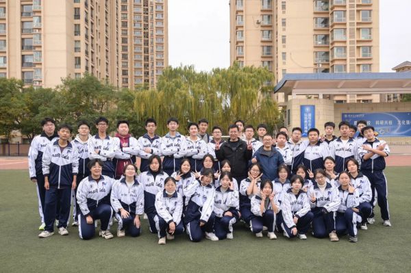 “搏”高致远 “考”出信心 | 兰州东方中学开展高三年级心理团建活动