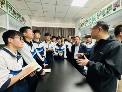 党建引领，业务共融——兰州达德职业学校师生赴甘肃中医药大学药学院学习交流